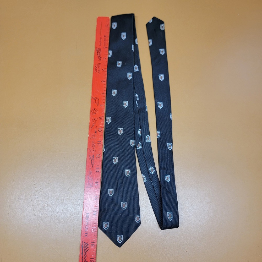 Vintage Miller & Rhoads Mens Navy Blue Crest Shield Dacron Polyester Tie USA